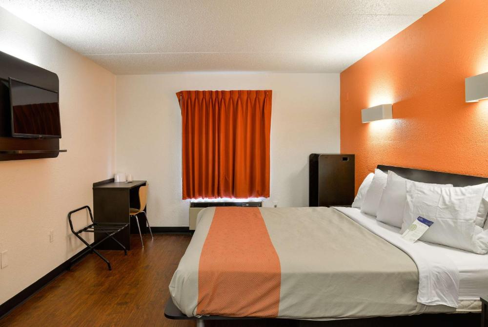 Deluxe King Room - Non-Smoking interior
